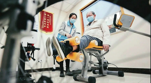 长桥街道邻里汇内的智慧健康驿站