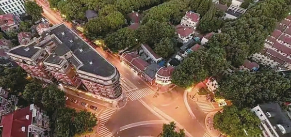 俯瞰五岔路口的武康大楼