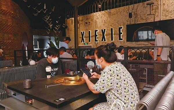 餐饮店逐步恢复堂食