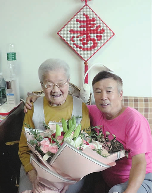向顷(左)与作者合影