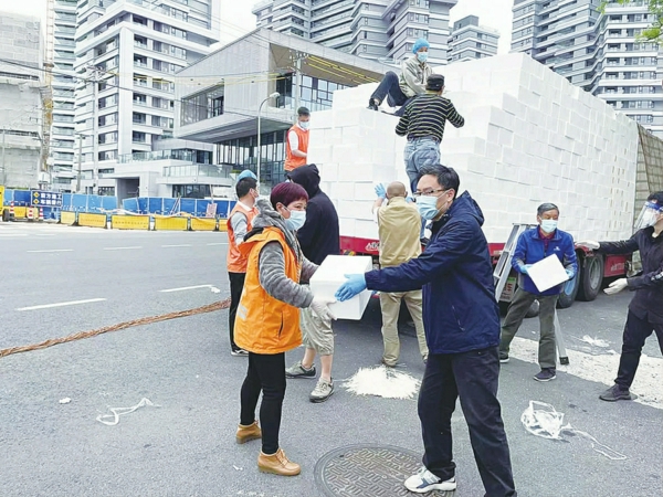 / 社区志愿者成为了物资运输主力军