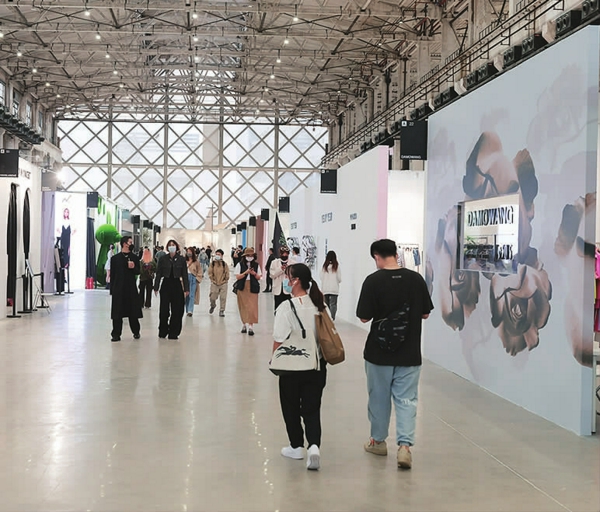 文艺青年流连忘返于西岸艺术中心的展览