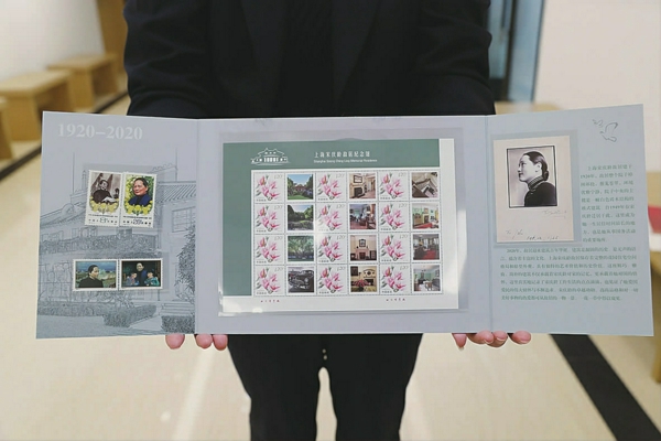 主题邮局展示的文创产品