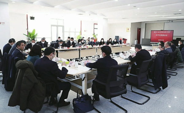 在天平街道分会场,人大代表热议政府工作报告