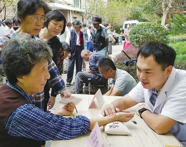 助医是社区老人刚需