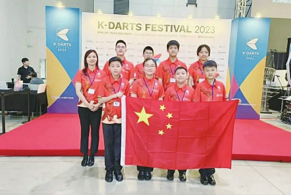 /中国上海出战队员:左起后排(潘佳璐教练员、吴昀哲、徐昱凡、常乐、曹轶洋);左起前排(周玥霖、陆依辰、张启凡、刘昱琦)
