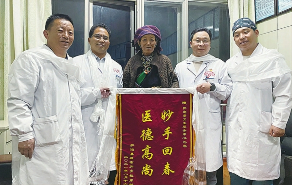 肿瘤切除患者,送来锦旗