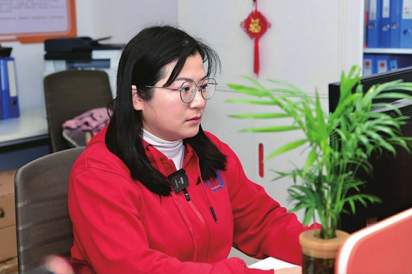 何玲龙 2021年徐汇区道德模范