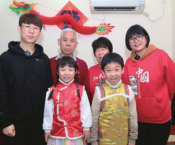 谢歆家庭 上海市文明家庭(夫妻两人及公公均属龙)