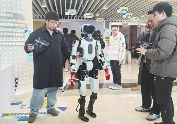 /Orca Ⅰ在2025年开发者先锋大会现场受到围观