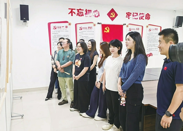 双方代表参观共建基地