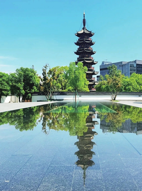 龙华广场“镜面水景”观赏点