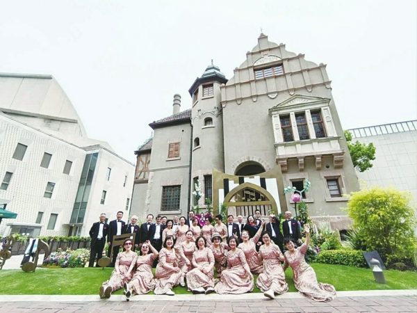 2025年国际花展音乐城堡前合唱表演