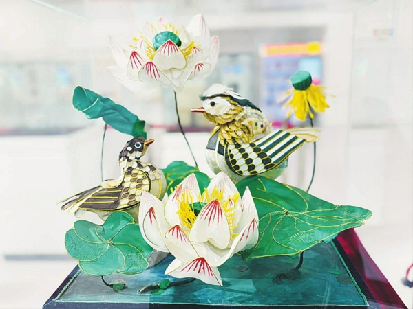 灯彩作品《合家》